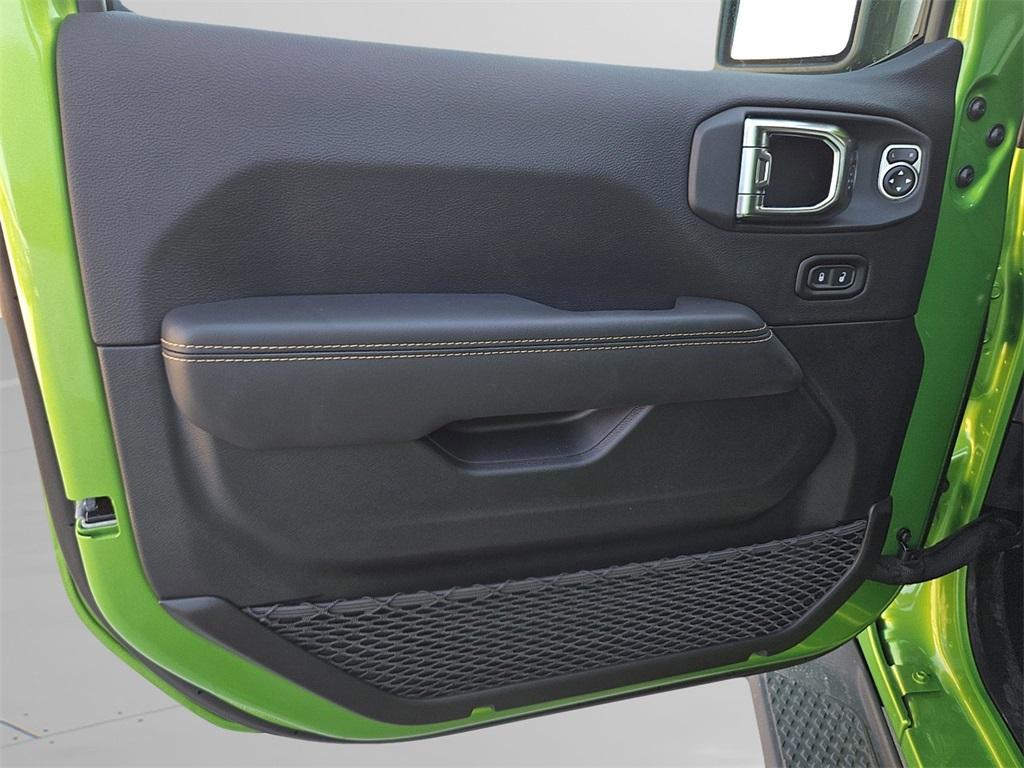 new 2025 Jeep Gladiator car, priced at $47,900