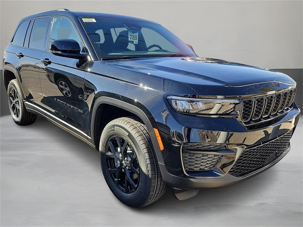 new 2025 Jeep Grand Cherokee car, priced at $40,530