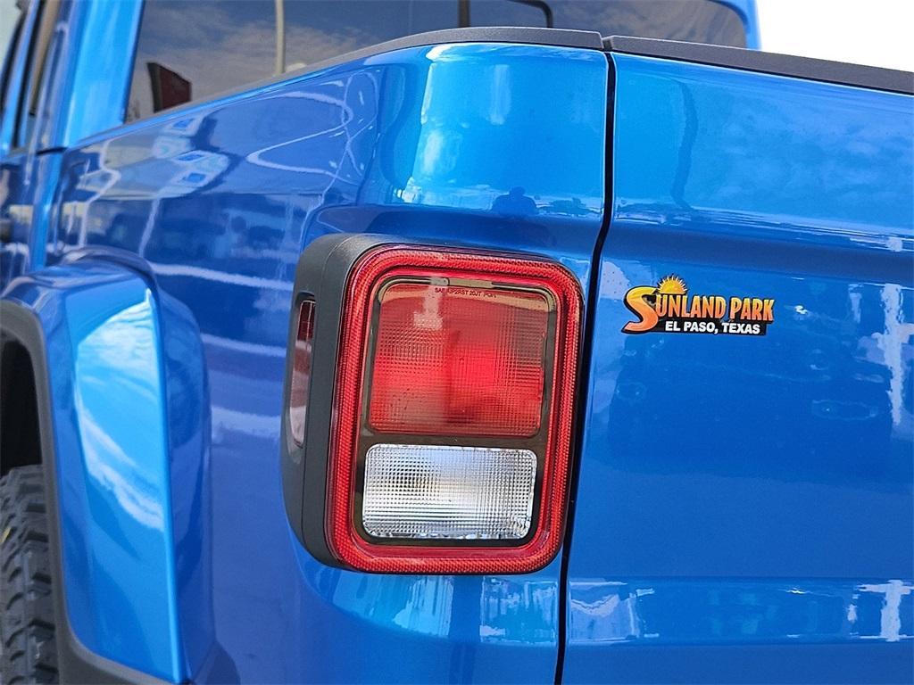 new 2025 Jeep Gladiator car, priced at $45,605