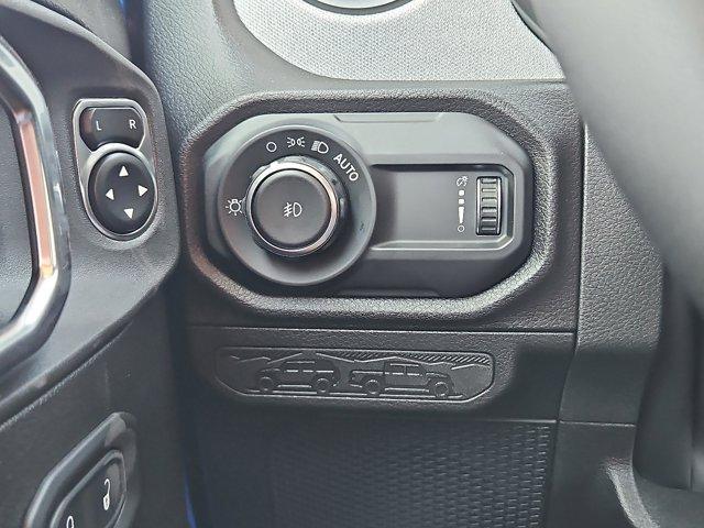 new 2025 Jeep Wrangler car, priced at $45,304