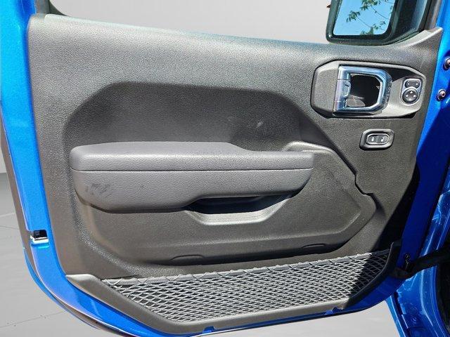 new 2025 Jeep Wrangler car, priced at $45,304