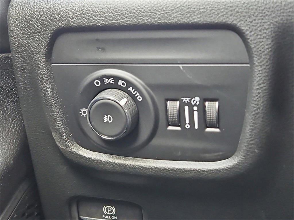 new 2025 Jeep Grand Cherokee car, priced at $46,401