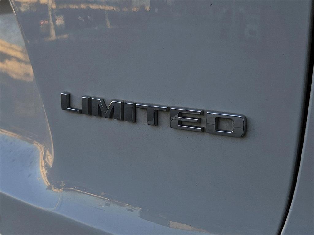 used 2020 Jeep Cherokee car, priced at $13,378