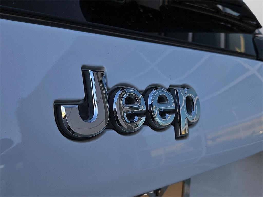 used 2020 Jeep Cherokee car, priced at $13,378
