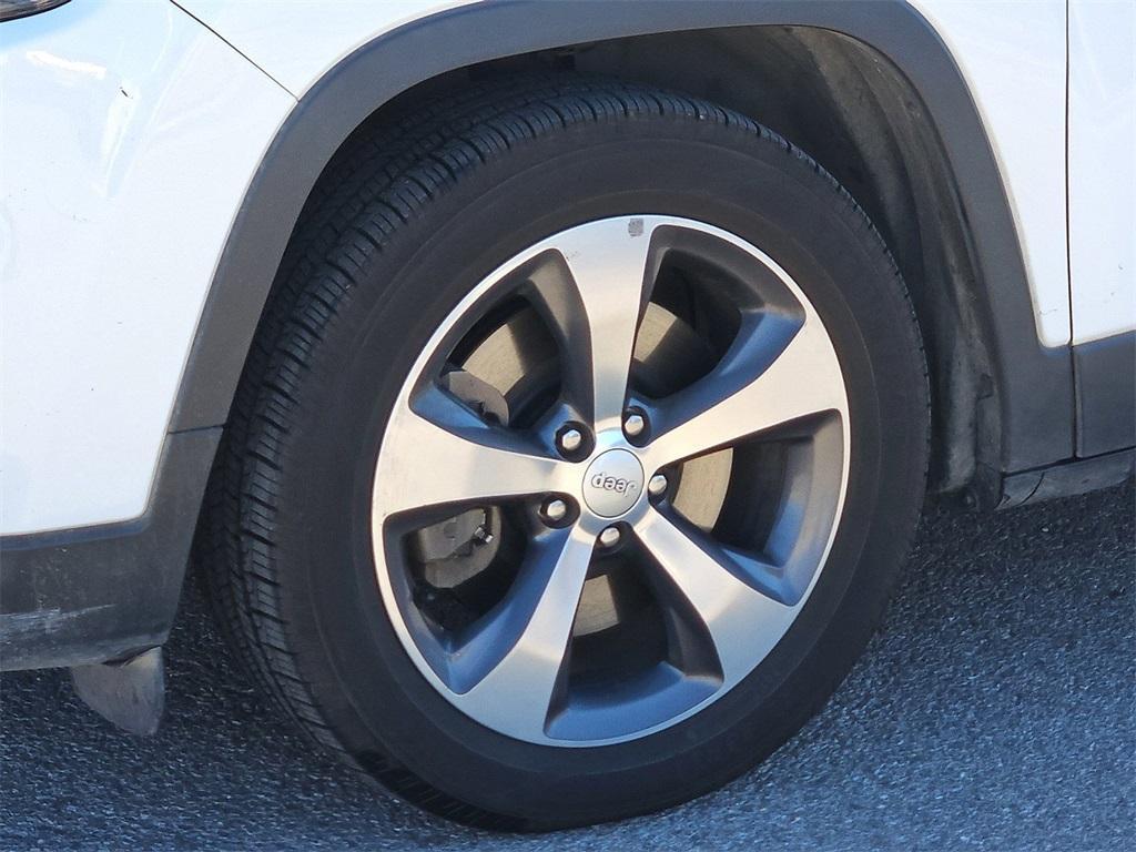 used 2020 Jeep Cherokee car, priced at $14,409