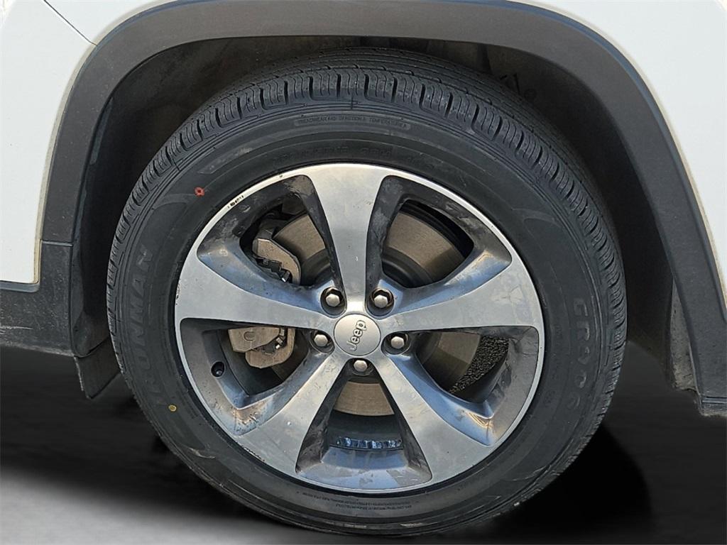 used 2020 Jeep Cherokee car, priced at $13,378