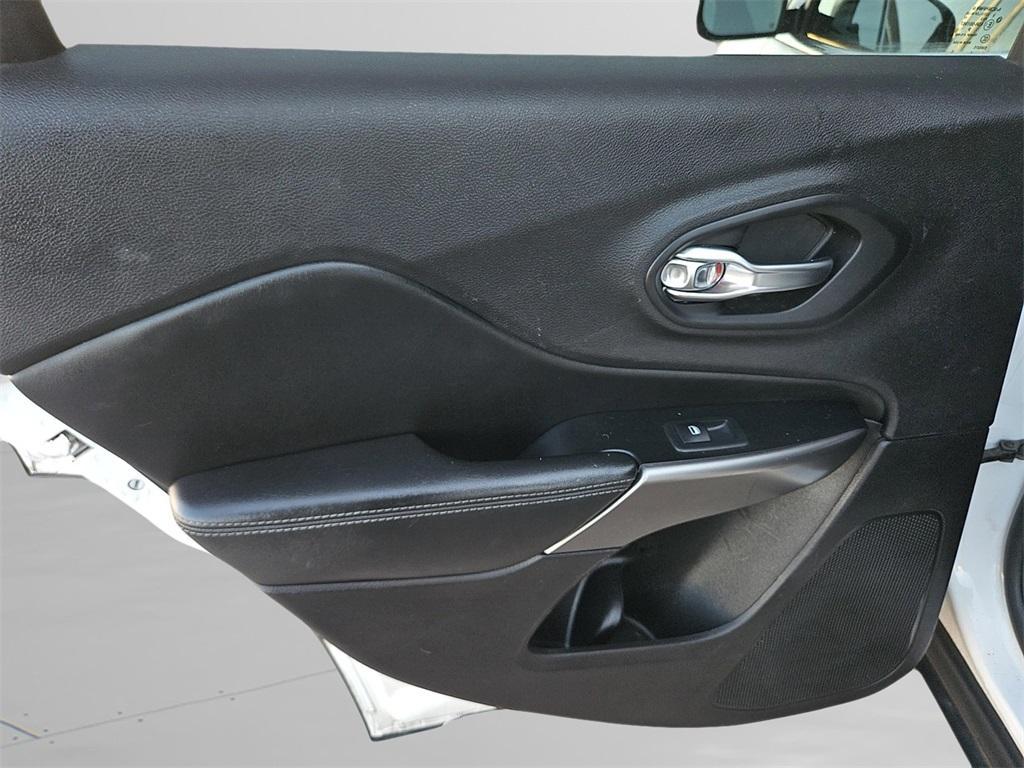 used 2020 Jeep Cherokee car, priced at $13,378