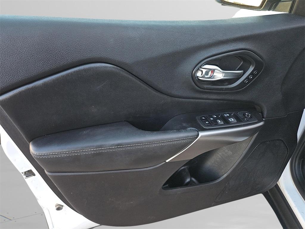 used 2020 Jeep Cherokee car, priced at $13,378