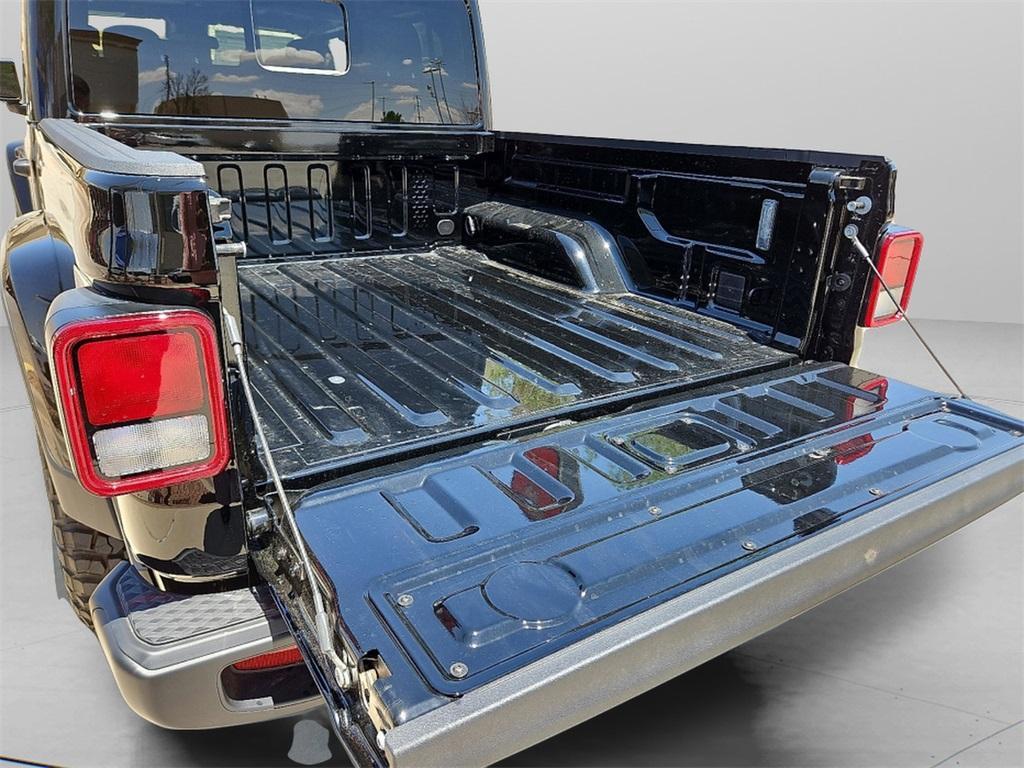 new 2025 Jeep Gladiator car, priced at $44,584