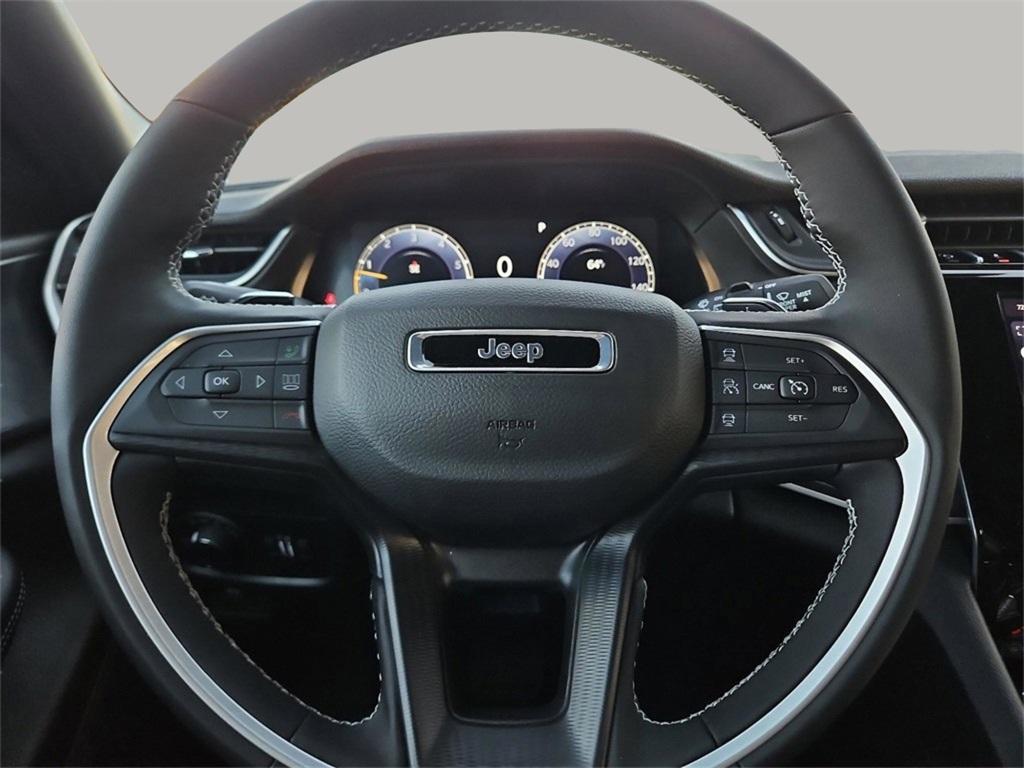 new 2025 Jeep Grand Cherokee car, priced at $38,653