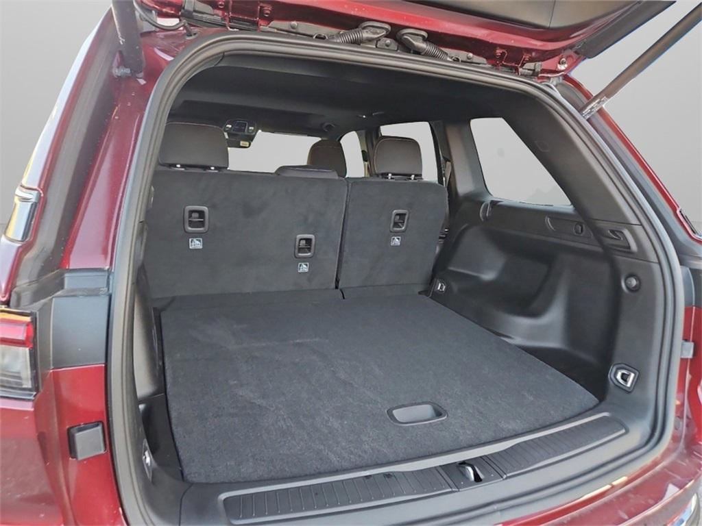 new 2025 Jeep Grand Cherokee car, priced at $38,653
