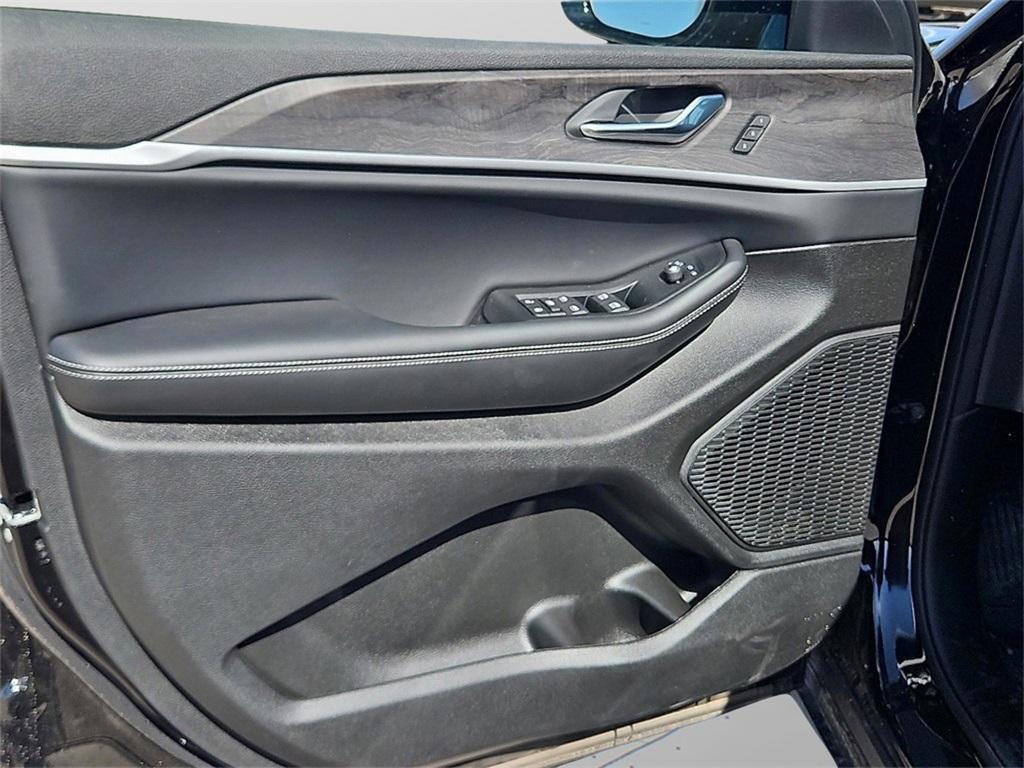 new 2025 Jeep Grand Cherokee L car, priced at $42,742