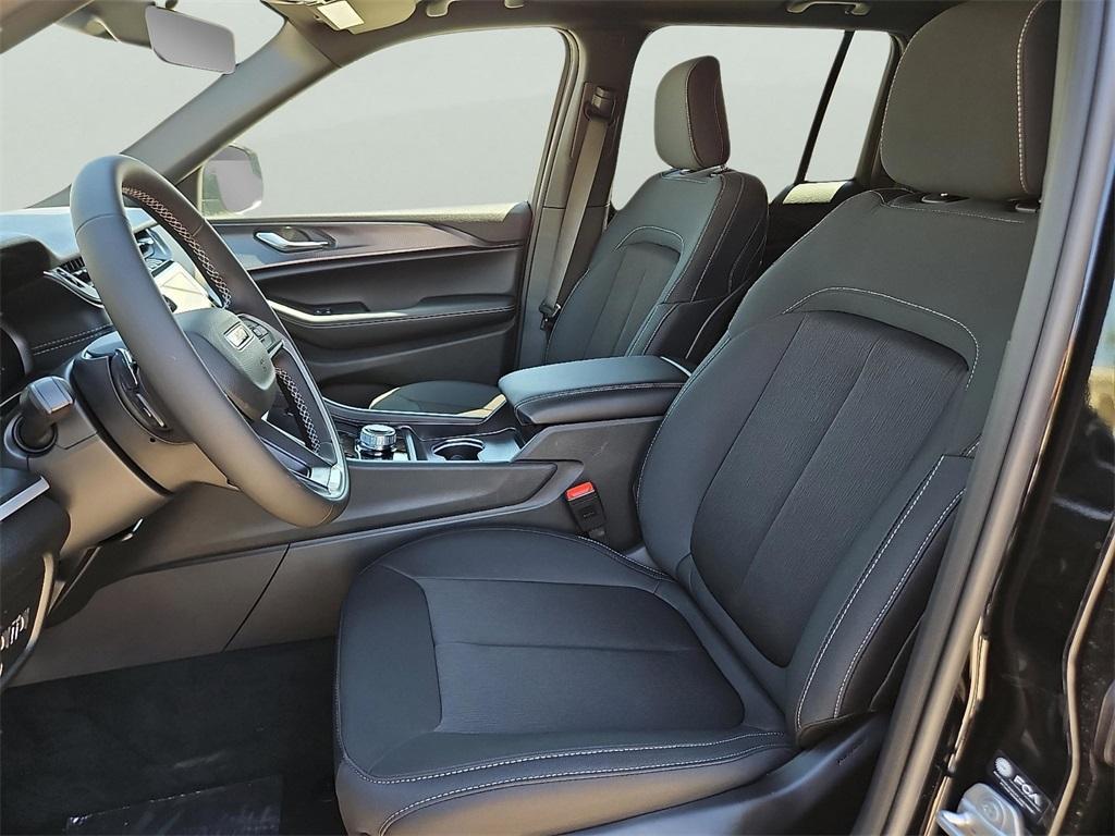 new 2025 Jeep Grand Cherokee car, priced at $36,875