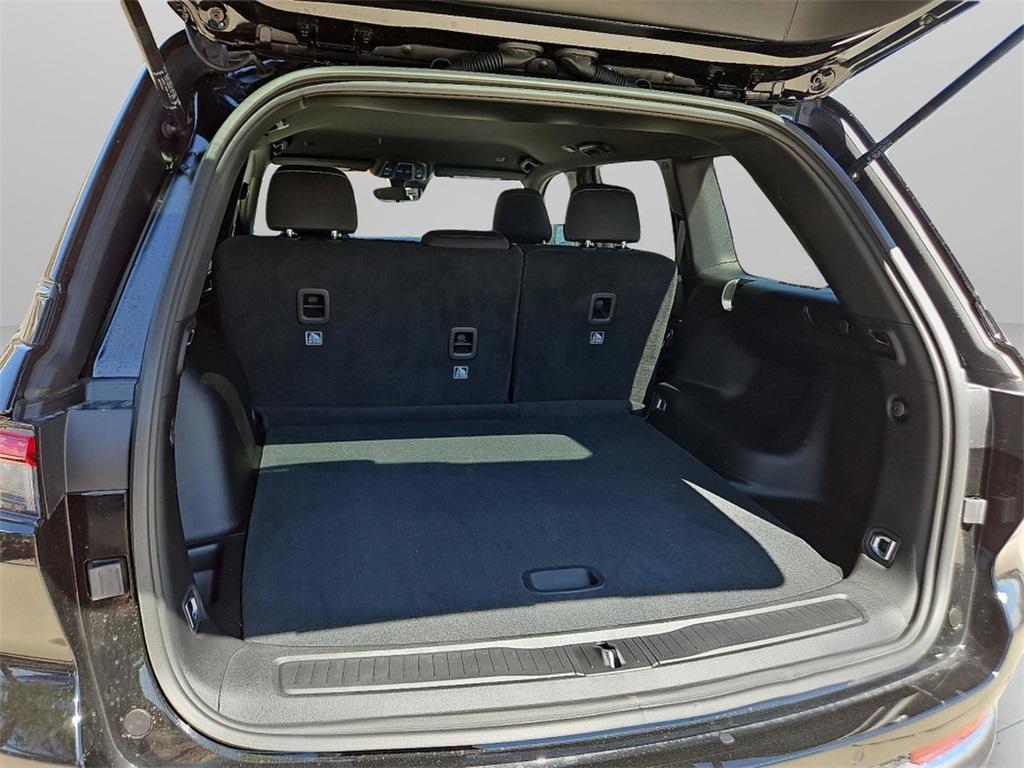 new 2025 Jeep Grand Cherokee car, priced at $36,875