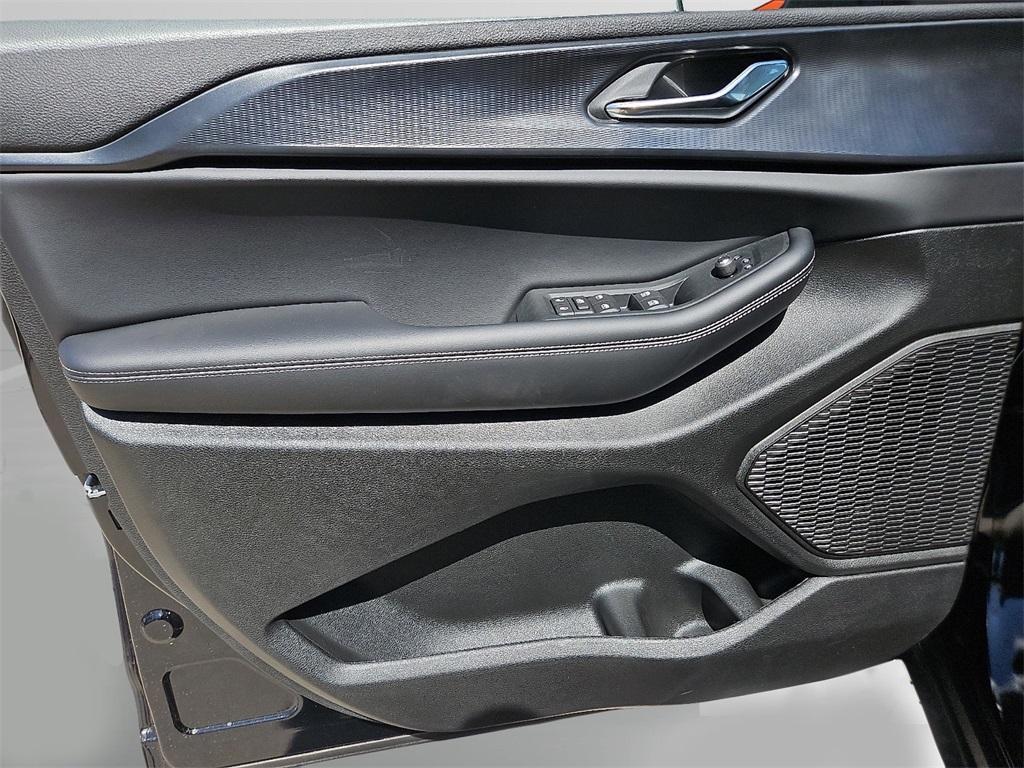 new 2025 Jeep Grand Cherokee car, priced at $36,875