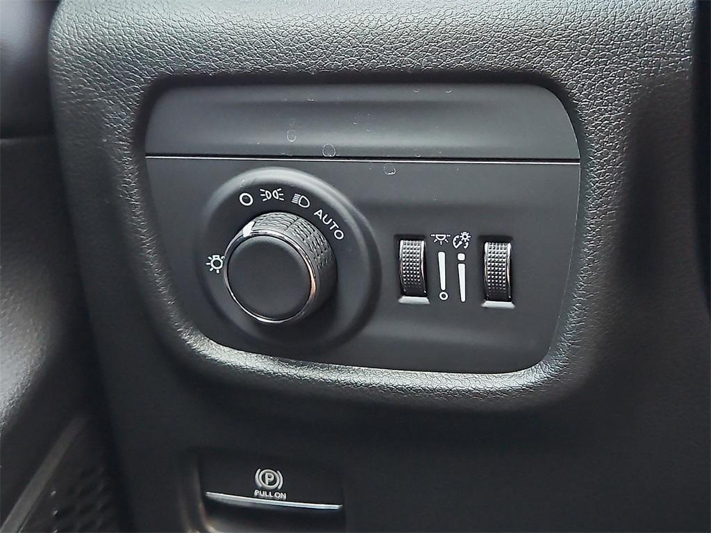 new 2025 Jeep Grand Cherokee car, priced at $36,875