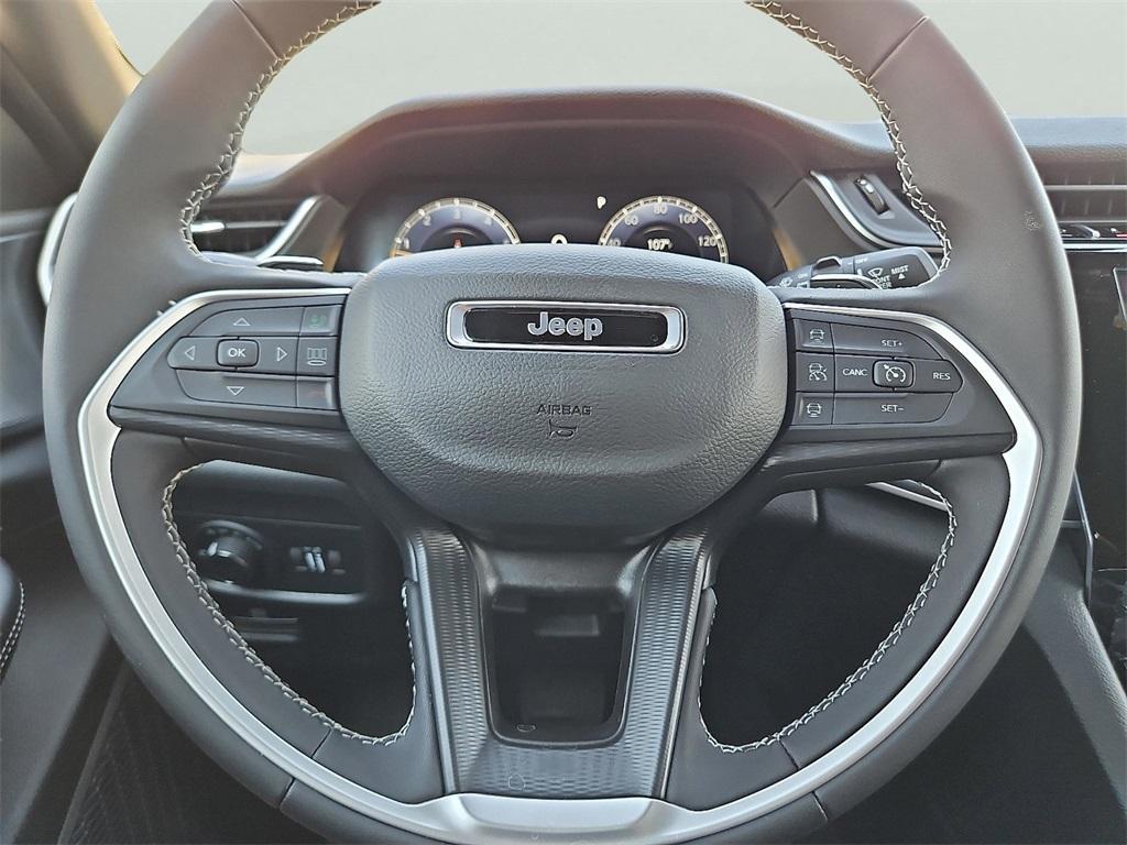 new 2025 Jeep Grand Cherokee car, priced at $36,875