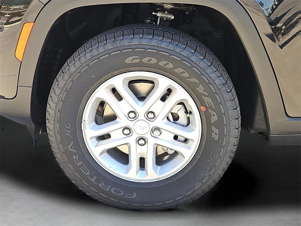 new 2025 Jeep Grand Cherokee car, priced at $36,875