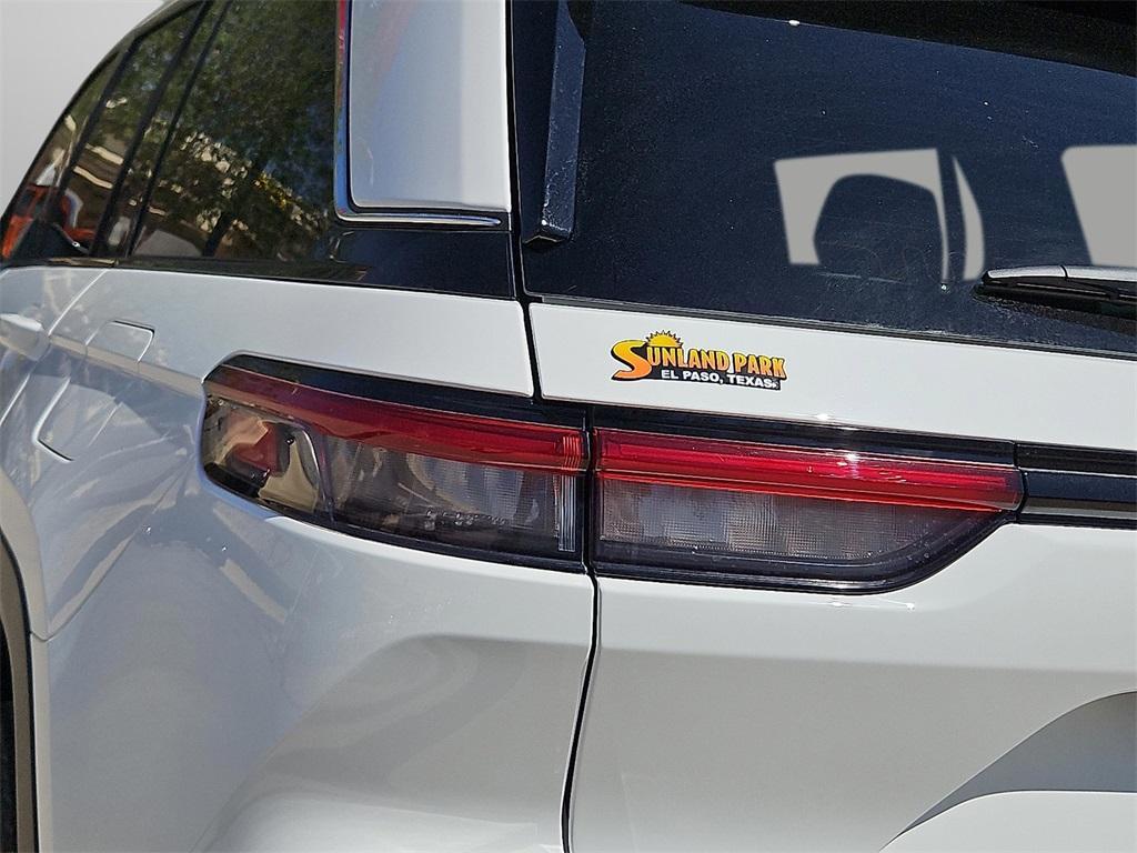 new 2025 Jeep Grand Cherokee car, priced at $38,075