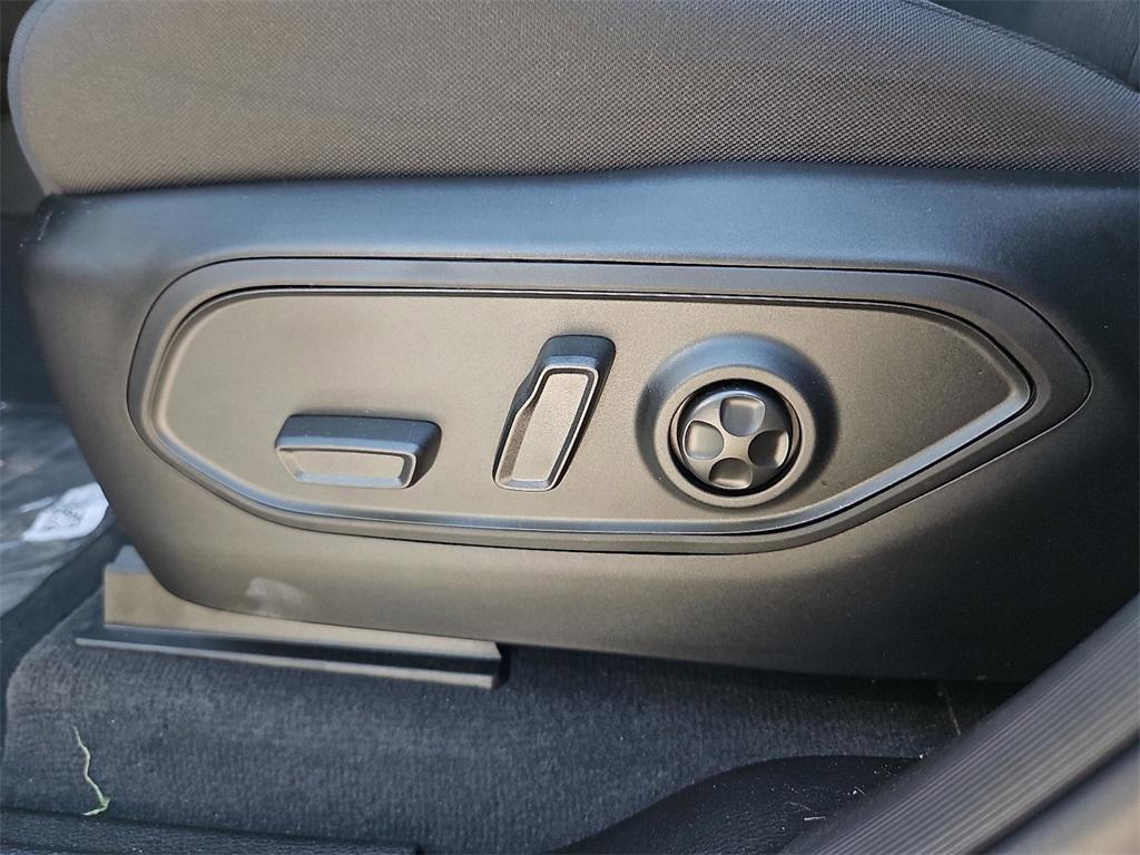 new 2025 Jeep Grand Cherokee car, priced at $38,075