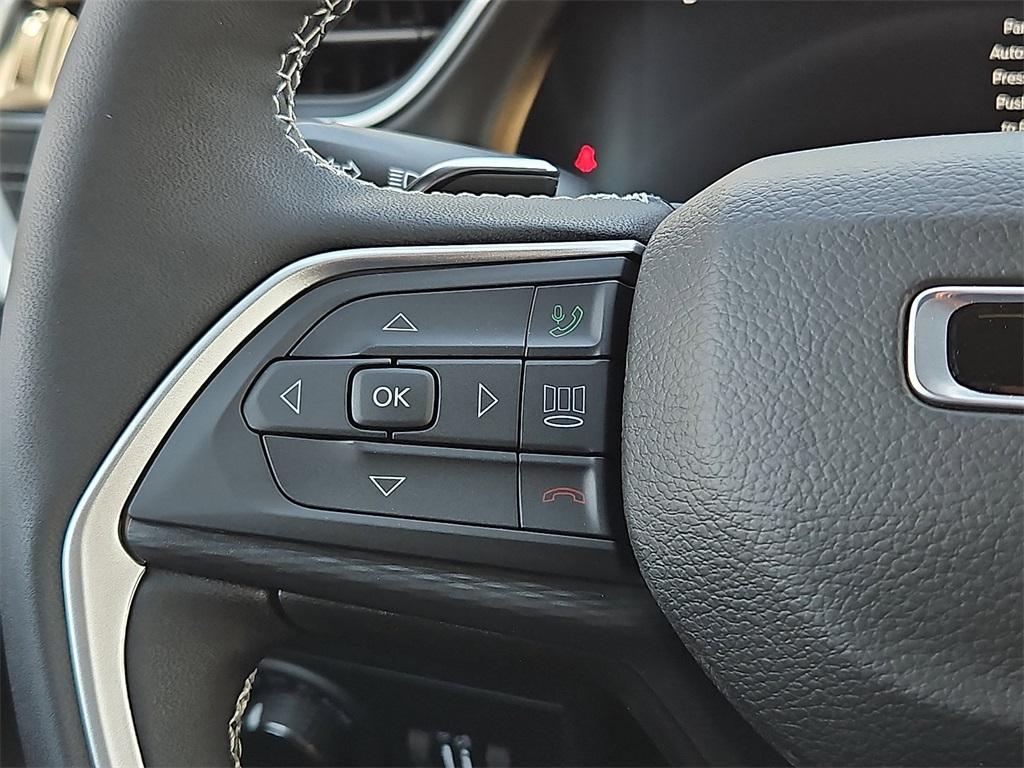 new 2025 Jeep Grand Cherokee car, priced at $38,075