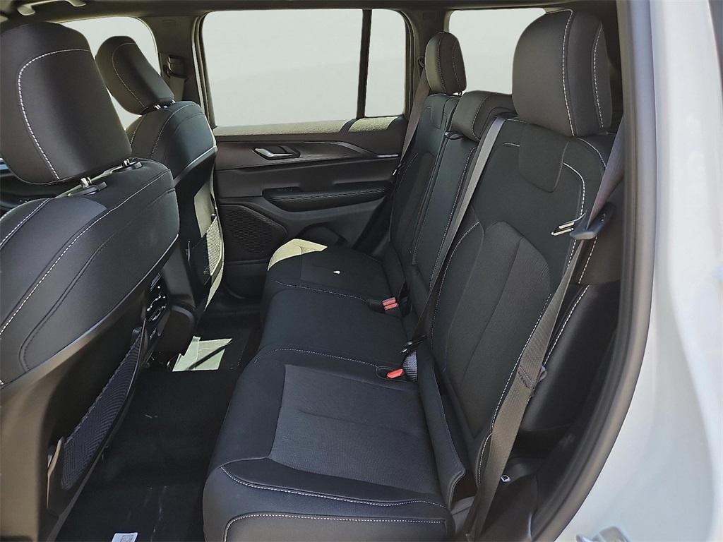 new 2025 Jeep Grand Cherokee car, priced at $38,075