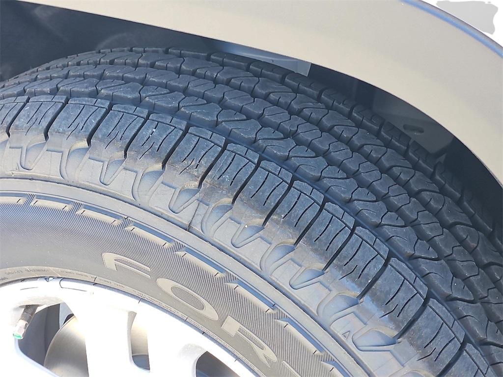 new 2025 Jeep Grand Cherokee car, priced at $38,075