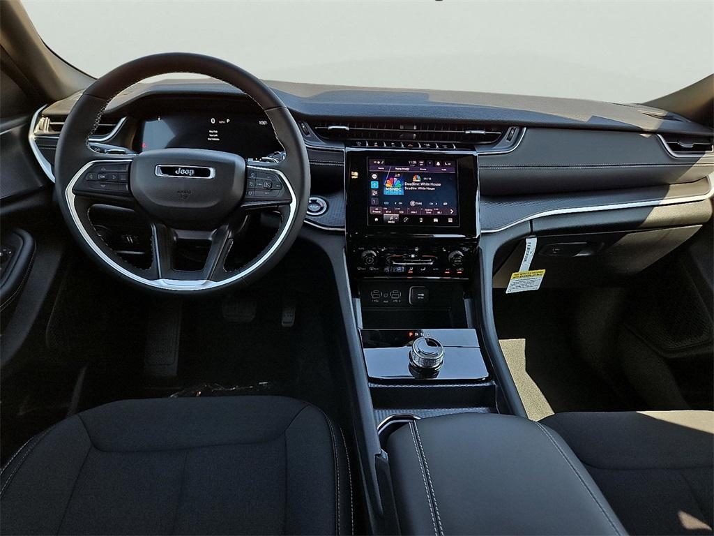 new 2025 Jeep Grand Cherokee car, priced at $38,075