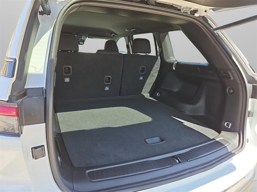 new 2025 Jeep Grand Cherokee car, priced at $38,075