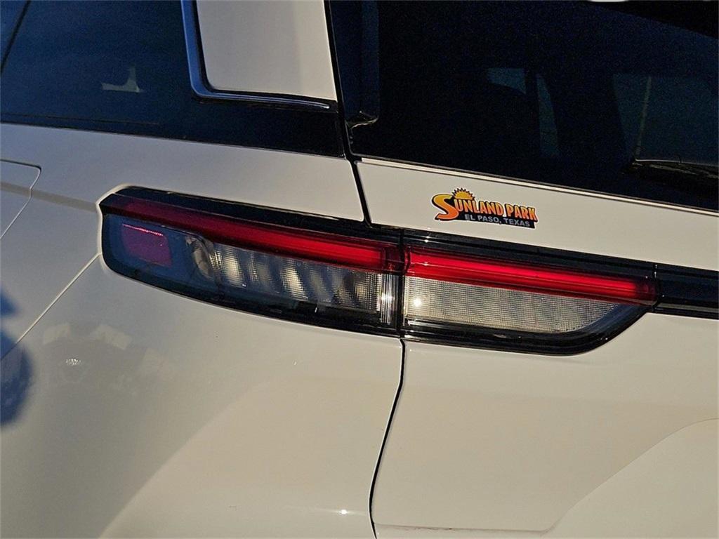 new 2025 Jeep Grand Cherokee car, priced at $37,648