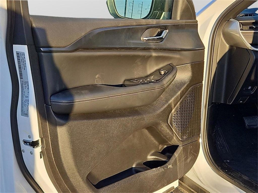 new 2025 Jeep Grand Cherokee car, priced at $37,648