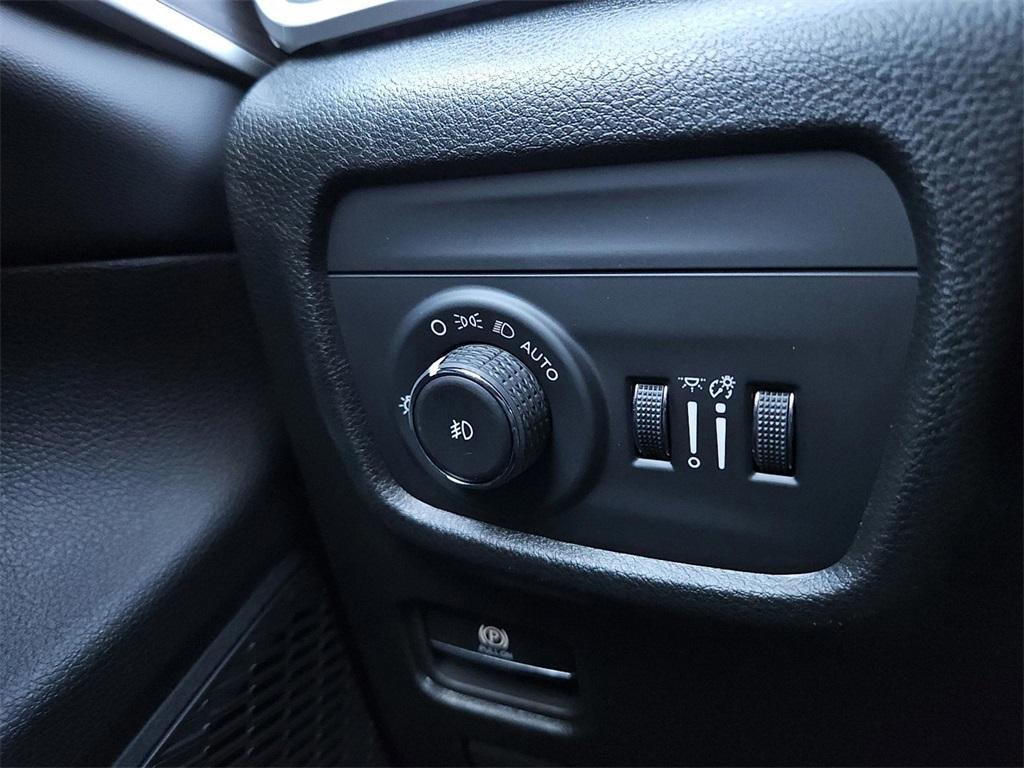 new 2025 Jeep Grand Cherokee car, priced at $48,985