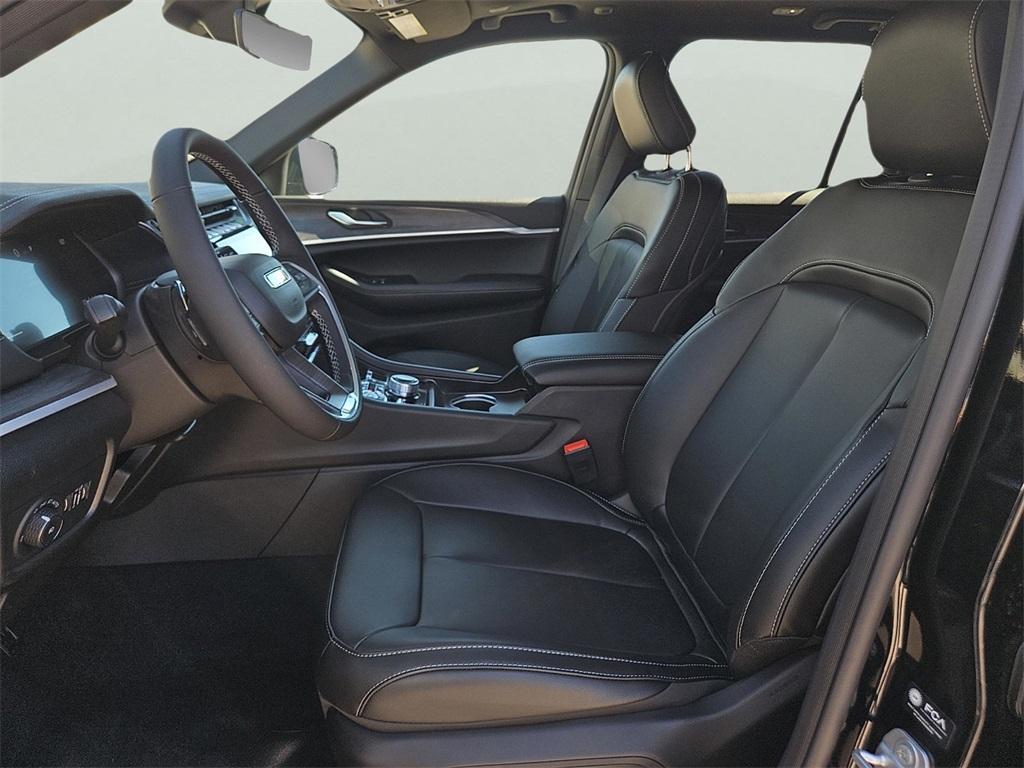 new 2025 Jeep Grand Cherokee car, priced at $48,985
