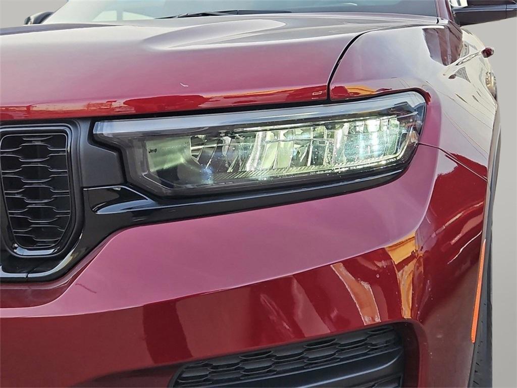 new 2025 Jeep Grand Cherokee car, priced at $37,080