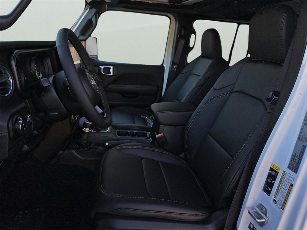 new 2025 Jeep Gladiator car, priced at $46,010