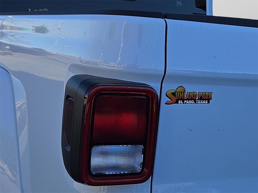 new 2025 Jeep Gladiator car, priced at $46,010