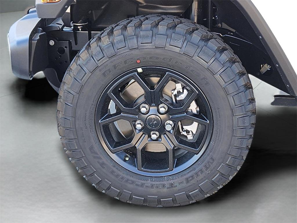 new 2025 Jeep Gladiator car, priced at $46,010