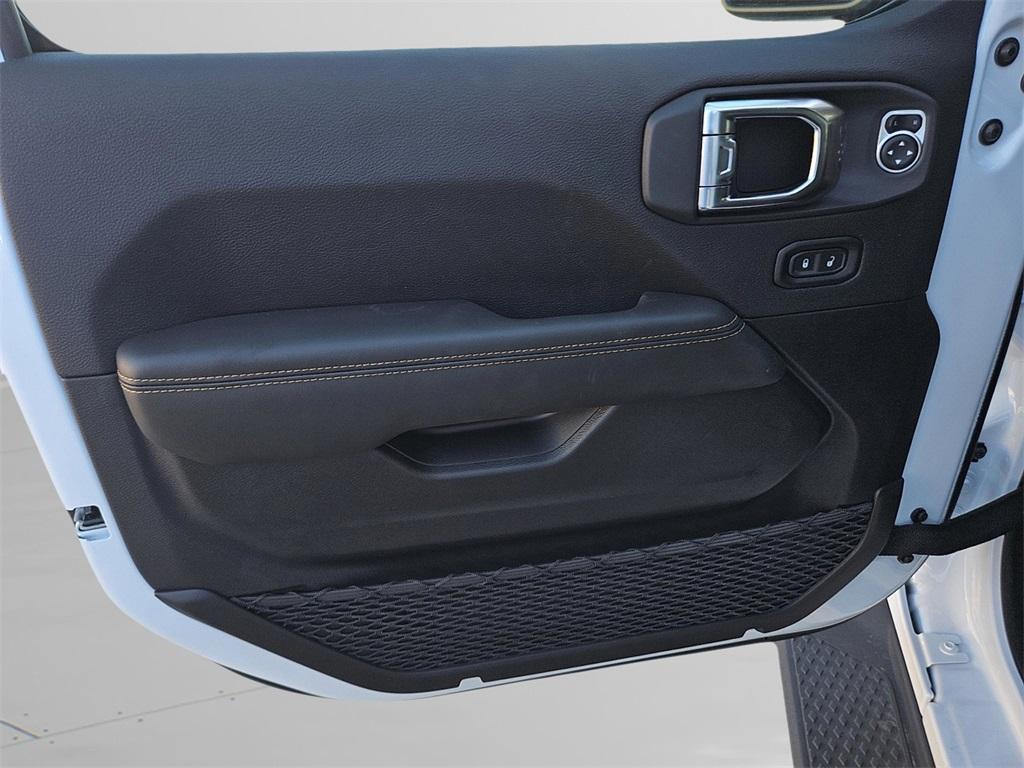 new 2025 Jeep Gladiator car, priced at $46,010