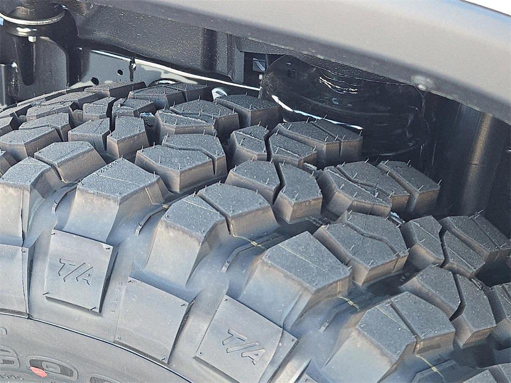 new 2025 Jeep Gladiator car, priced at $46,010