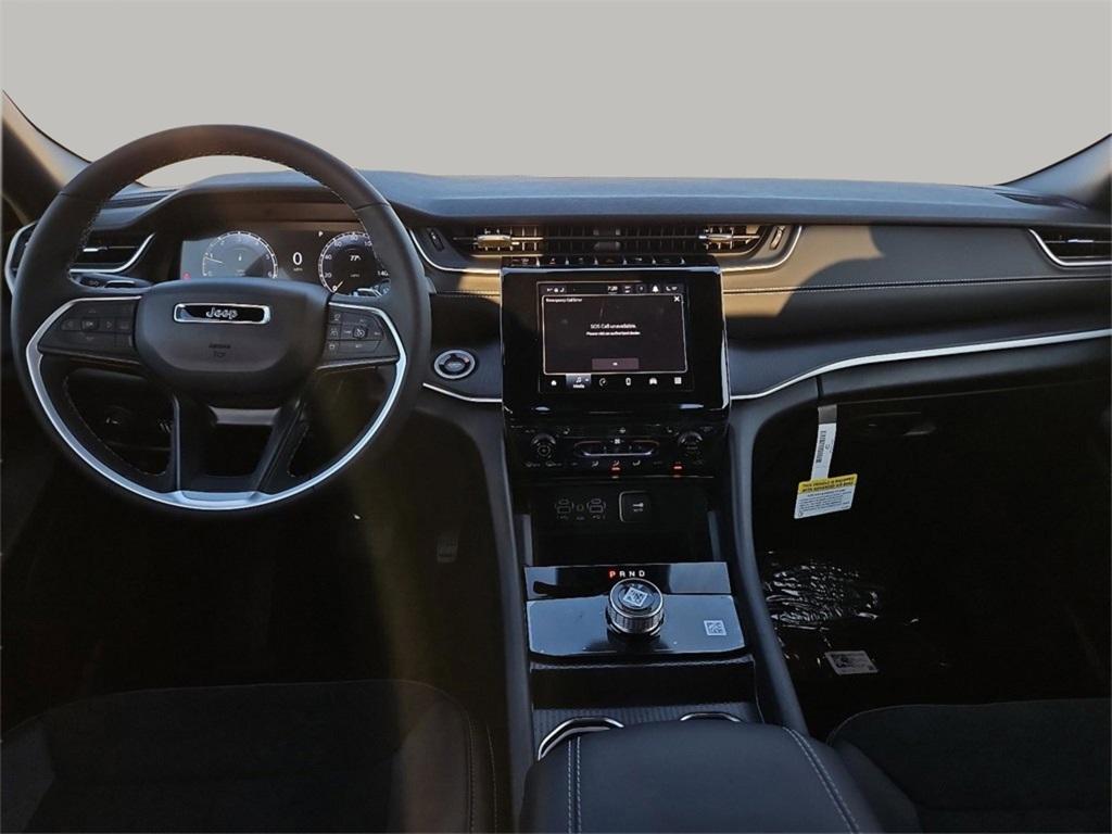 new 2025 Jeep Grand Cherokee car, priced at $39,580