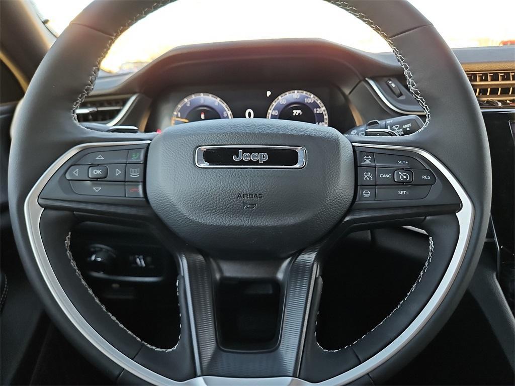 new 2025 Jeep Grand Cherokee car, priced at $40,530