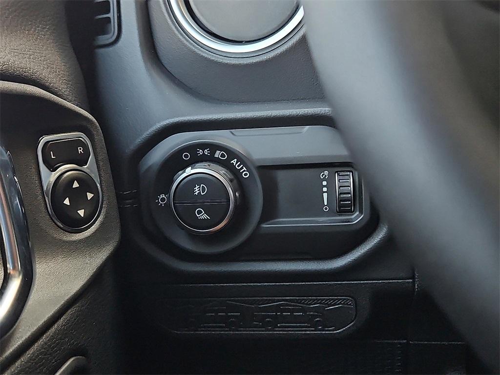 new 2025 Jeep Gladiator car, priced at $46,605