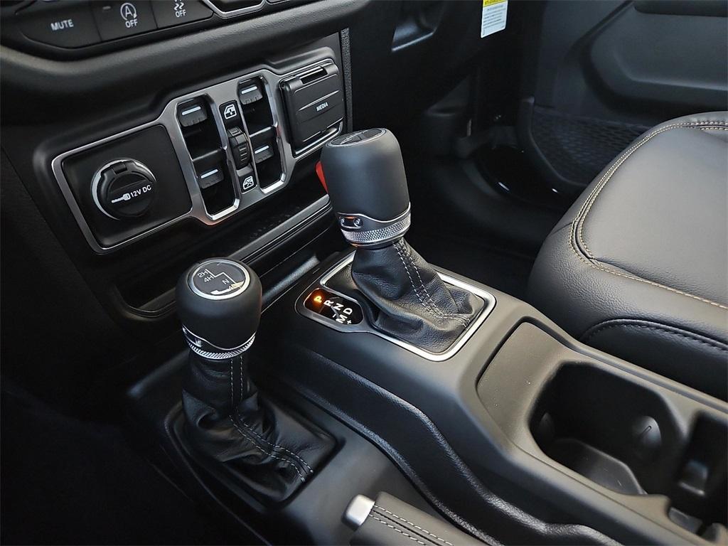 new 2025 Jeep Gladiator car, priced at $46,605