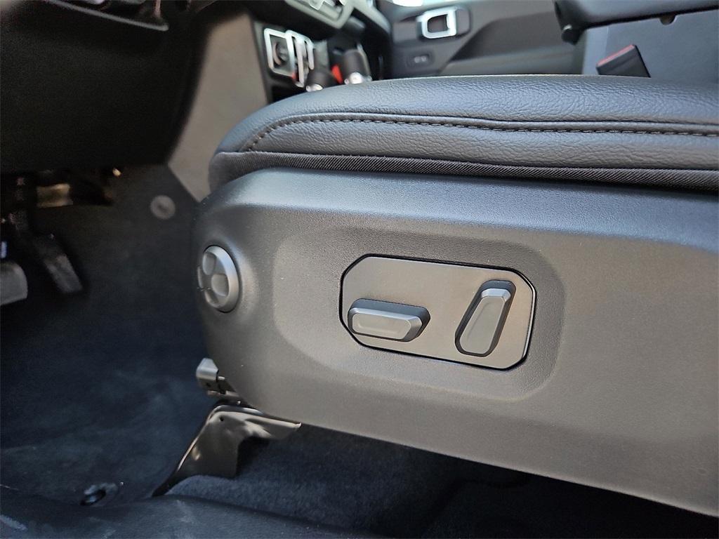 new 2025 Jeep Gladiator car, priced at $46,605