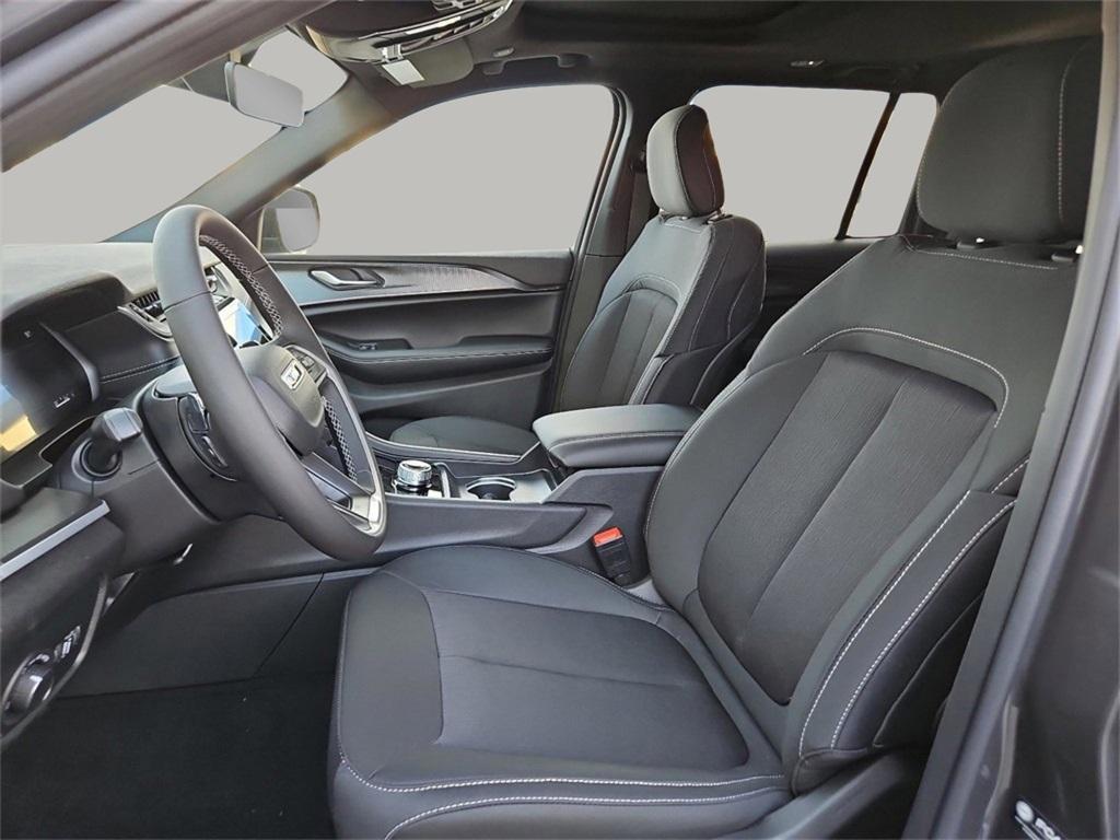 new 2025 Jeep Grand Cherokee car, priced at $37,148