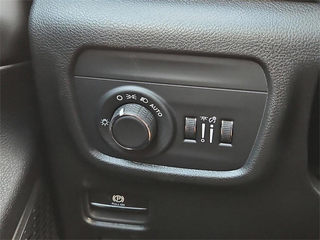 new 2025 Jeep Grand Cherokee car, priced at $37,148