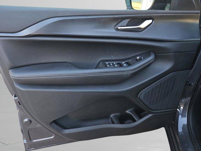 new 2025 Jeep Grand Cherokee car, priced at $41,980