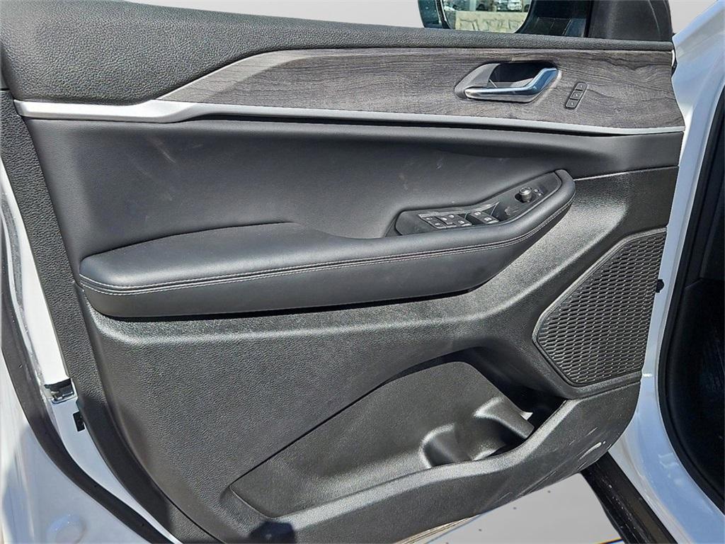 new 2025 Jeep Grand Cherokee car, priced at $45,875
