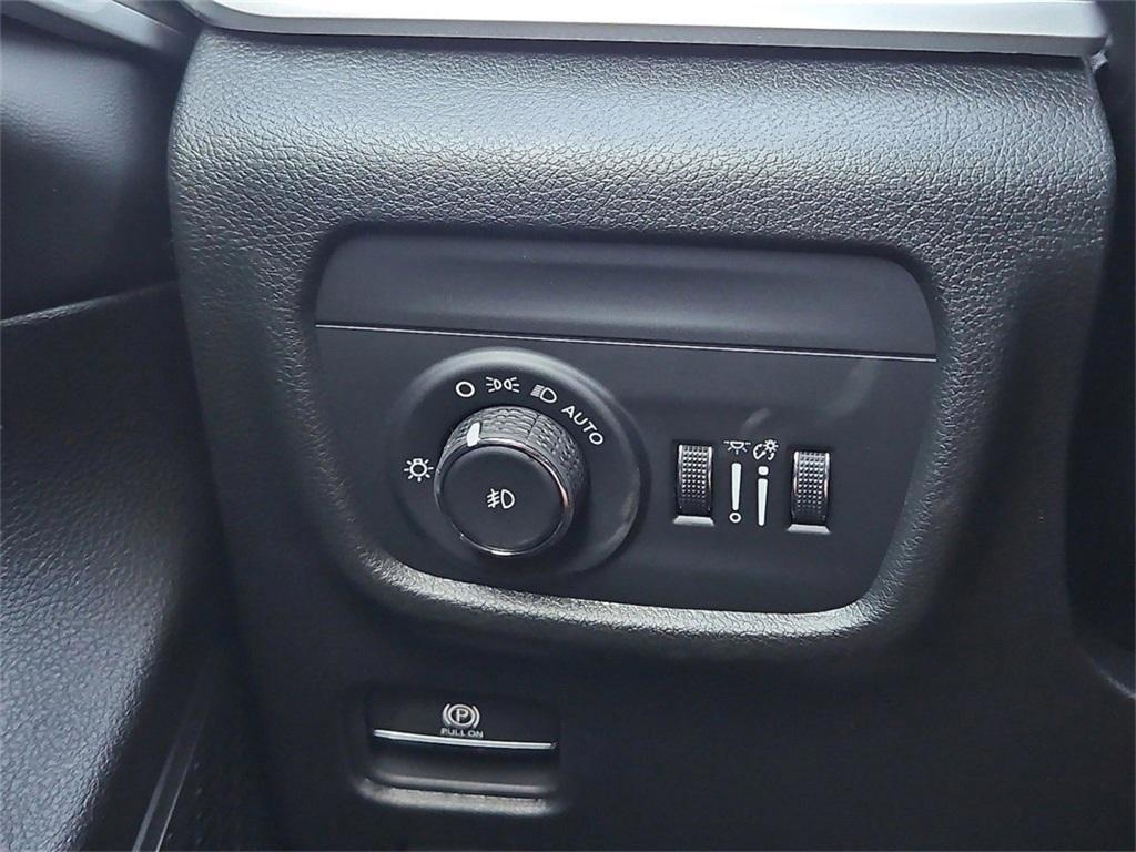 new 2025 Jeep Grand Cherokee car, priced at $45,875
