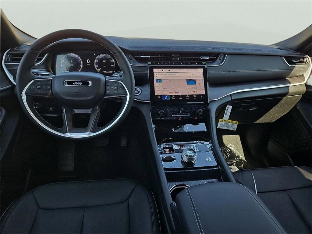 new 2025 Jeep Grand Cherokee car, priced at $45,875